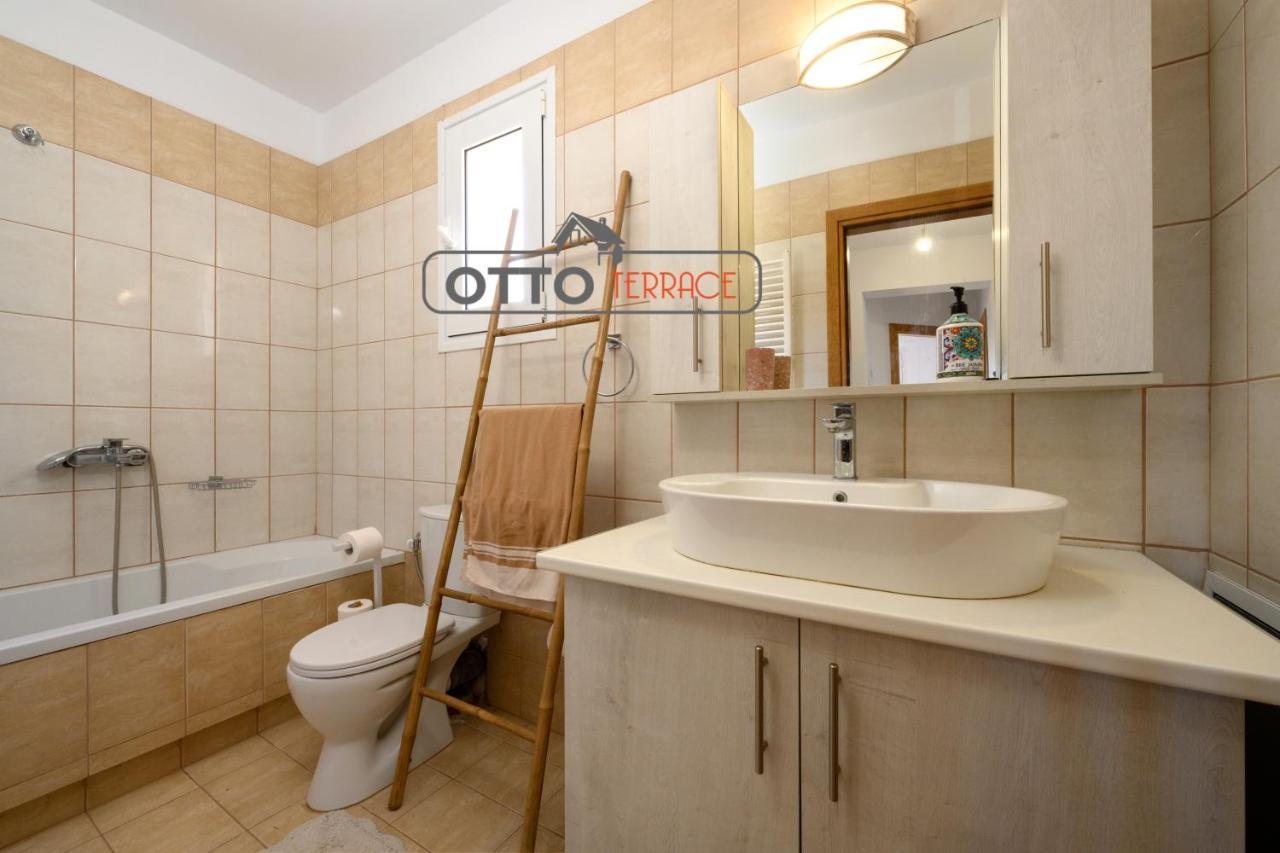 Otto Terrace Villa Kompítsion